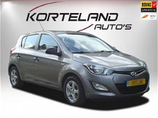 Hyundai i20 - 1.4i i-Deal trekhaak airco automaat