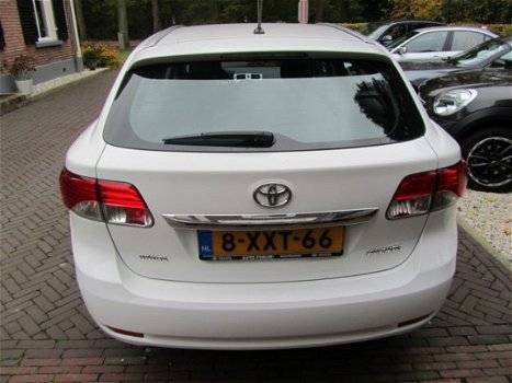 Toyota Avensis Wagon - 1.8 VVTi Business - 1