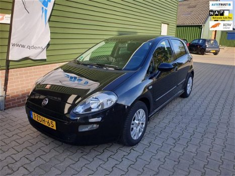 Fiat Punto Evo - 1.3 M-Jet Street met een nieuwe APK - 1