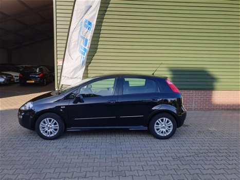 Fiat Punto Evo - 1.3 M-Jet Street met een nieuwe APK - 1