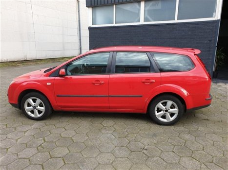 Ford Focus Wagon - 1.6-16V Futura BJ2006/APK/AIRCO/NAP/5DEURS - 1