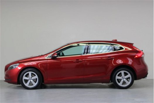 Volvo V40 - T3 150pk Momentum | Rijklaarprijs - 1