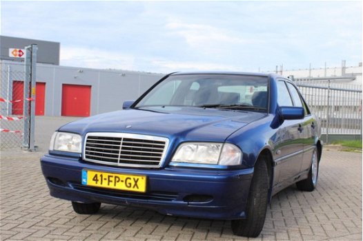 Mercedes-Benz C-klasse - 180 Classic - 1