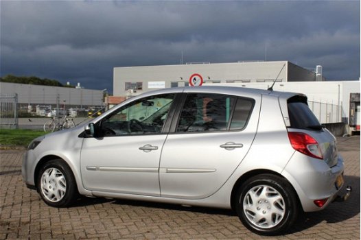 Renault Clio - 1.5 dCi Authentique 5 drs *airco*cruise control - 1