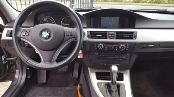 BMW 3-serie Touring - 318d High Executive Navi/ full Climate en cruise control- stol ver-pano-dak -i - 1