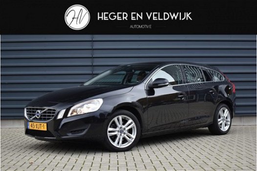 Volvo V60 - 1.6 T3 Momentum | Leder | Navigatie | NAP - 1