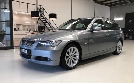 BMW 3-serie Touring - 325i Dynamic Executive Automaat, Panorama dak, Leder, Navigatie, 218PK - 1