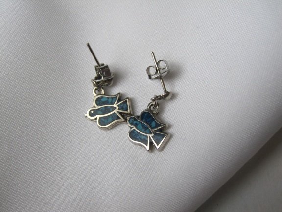Oorbellen zilverkleurige vogeltjes met turquoise steen inleg 1.1x0.8 cm - Afbeelding 4