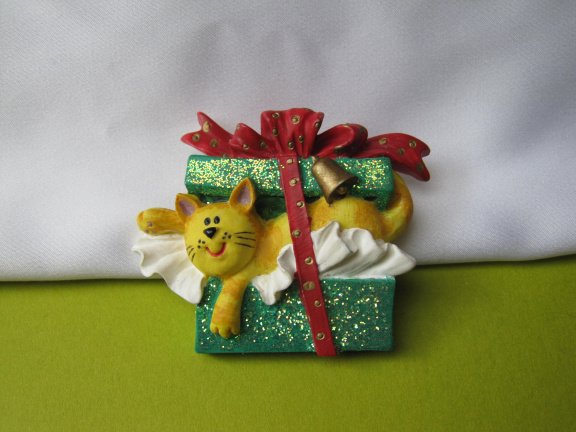 Broche kunststof poes/kat in groene glitter cadeau doos 4.8x3.9 cm. - Afbeelding 5