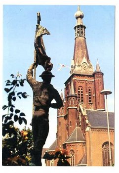W065 Tilburg Bevrijdingsbeeld en Kerk Heike / Noord Brabant - 1