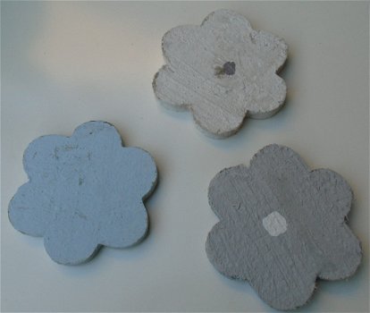 BLOEMEN HOUT 3 STUKS DIA 10 CM NIEUW - 1