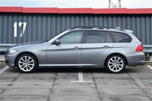 BMW 3-serie Touring - 318i High Executive Leer Navi Panorama Xenon 17