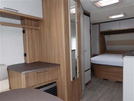 BURSTNER PREMIO 490 TS , VRIJSTAAND QUEENS BED - 7