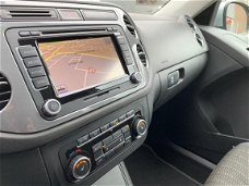 Volkswagen Tiguan - 1.4 TSI Comfort&Design Navigatie Clima PDC Winterpakket LM Dealer onderhouden