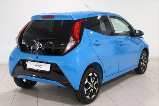 Toyota Aygo - 1.0 VVT-i X-Joy, Direct leverbaar, Carplay, Gratis 5 Jaar Fabrieksgarantie & Onderhoud - 1