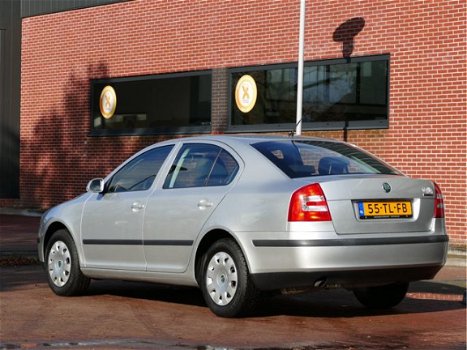 Skoda Octavia - 1.6 Ambiente - 1