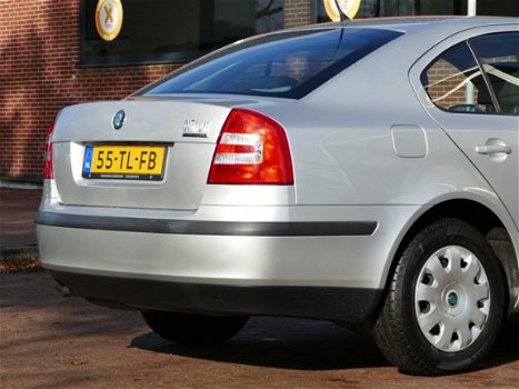 Skoda Octavia - 1.6 Ambiente - 1