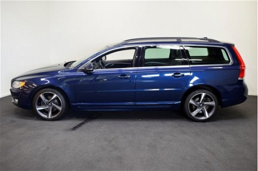 Volvo V70 - 1.6 T4 Nordic+ Automaat | BLIS | Bi-Xenon | Adapt. Cruise | Kinderzitje(s) geïntegreerd - 1