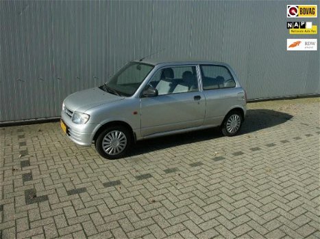 Daihatsu Cuore - 1.0-12V STi '00, KLEINE, ZUINIGE AUTO MET NIEUWE APK - 1