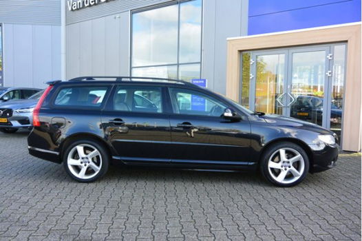 Volvo V70 - 3.0 T6 AWD 286pk Geartronic / Momentum / Dealer onderhouden / Leder / 18inch / Bluetooth - 1