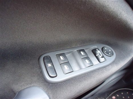 Citroën C5 - 2.0-16V LIGNE BUSINESS / VOL AUTOMAAT / CLIMATE CONTROL / CRUISE CONTROL / ELEK PAKKET - 1