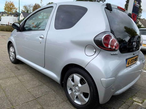 Toyota Aygo - 1.0 Trekhaak/ Parkeersensoren/ Bluetooth/AC - 1