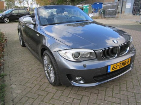 BMW 1-serie Cabrio - 123d High Executive /AUTOMAAT/LEDER/CLIMATE EN CRUISE CONTROL/PDC/NIEUWSTAAT - 1