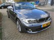 BMW 1-serie Cabrio - 123d High Executive /AUTOMAAT/LEDER/CLIMATE EN CRUISE CONTROL/PDC/NIEUWSTAAT - 1 - Thumbnail