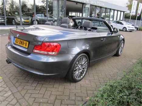 BMW 1-serie Cabrio - 123d High Executive /AUTOMAAT/LEDER/CLIMATE EN CRUISE CONTROL/PDC/NIEUWSTAAT - 1
