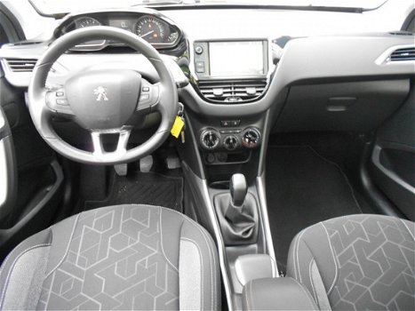 Peugeot 2008 - 1.2 PureTech 82pk Blue Lion Navigatie Panoramadak - 1