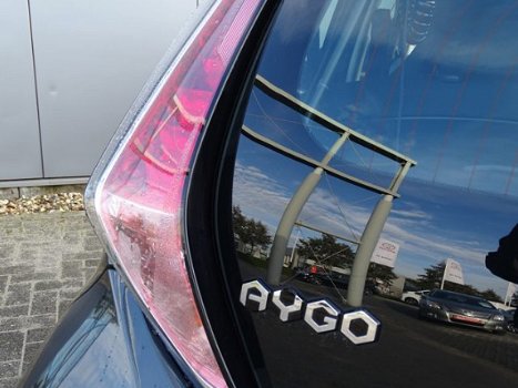 Toyota Aygo - 1.0 VVT-i X-Fun 5-deurs | Airco | Mistlampen | Centrale Deurvergrendeling | - 1