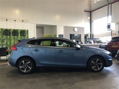 Volvo V40 - 2.0 D2 R-Design Business | NAP | Navigatie | Stoelverwarming | Clima | Parkeerhulp | Led - 1