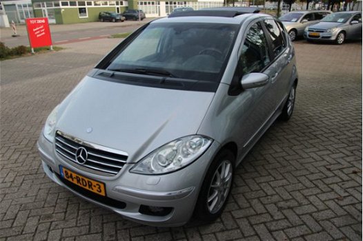 Mercedes-Benz A-klasse - 200 Classic | Panoramadak | Half leer | Groot scherm navigatie | APK 14-07- - 1