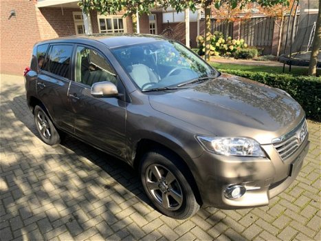 Toyota RAV4 - 2.0 VVTi Executive Business met lichte zijschade - 1