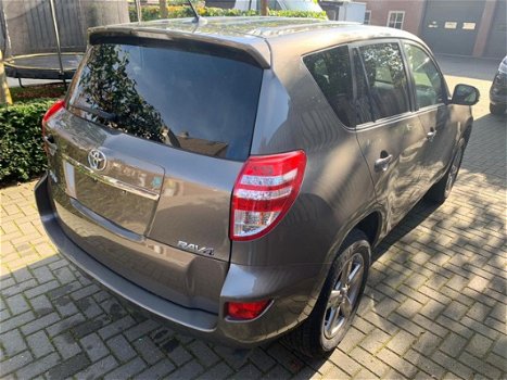 Toyota RAV4 - 2.0 VVTi Executive Business met lichte zijschade - 1