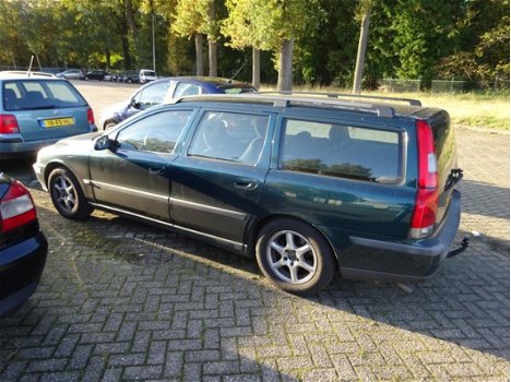 Volvo V70 - 2.4 D Comfort Line inruilkoopje rijd perfect - 1