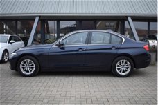 BMW 3-serie - 320i Executive [ NAVIGATIE PARKEERSENSOREN CRUISE CONTROLE ]