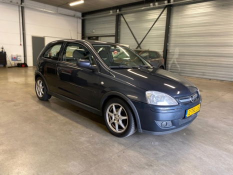 Opel Corsa - 1.2-16V Essentia airco - 1