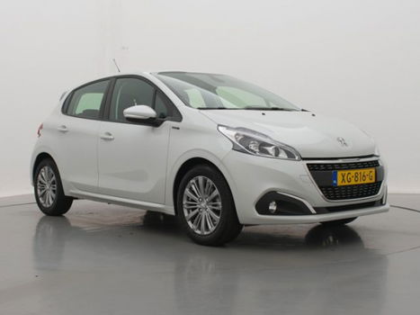 Peugeot 208 - 1.2 82pk Signature | Navigatie | Parkeersensoren | Lm velgen | Airco | - 1