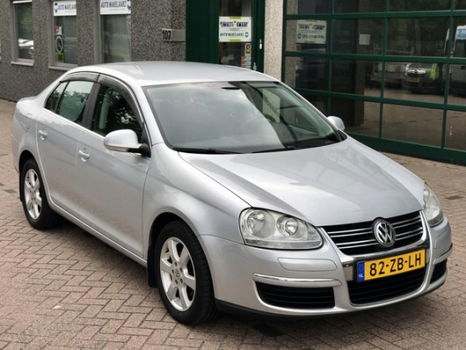 Volkswagen Jetta - 1.9 TDI Comfortline Business Camera - 1