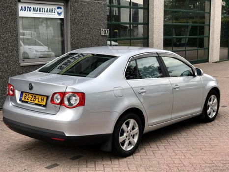 Volkswagen Jetta - 1.9 TDI Comfortline Business Camera - 1