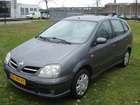 Nissan Almera Tino - 1