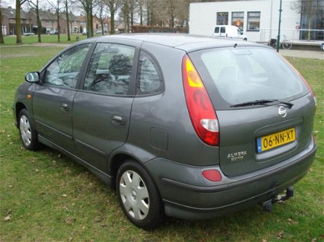 Nissan Almera Tino - 1