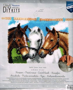 VERVACO KNOOPPAKKET (SMYRNA) KLEEDJE (WAND) 3 PAARDEN 741