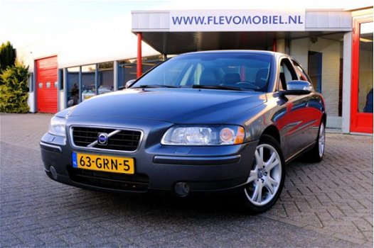 Volvo S60 - 2.4 Momentum Leder/Navi/Clima/Xenon - 1