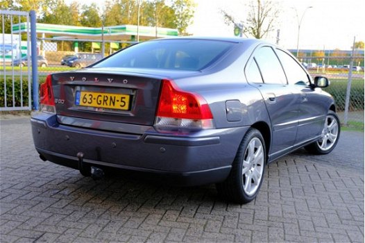 Volvo S60 - 2.4 Momentum Leder/Navi/Clima/Xenon - 1