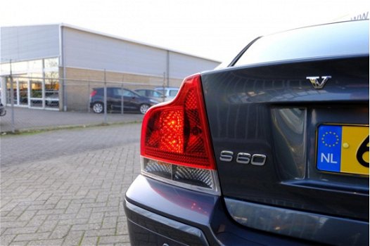 Volvo S60 - 2.4 Momentum Leder/Navi/Clima/Xenon - 1