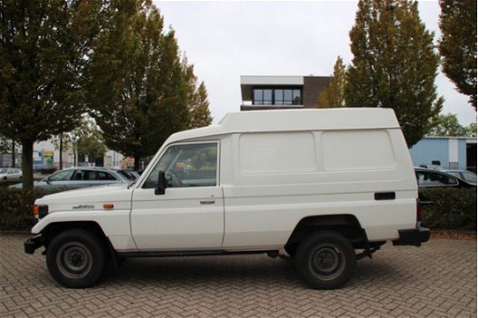 Toyota Land Cruiser - 4.2D HT C.HD lang / 4 x 4 / hzj 75 / trekgewicht 4000kg / apk tot 10-2020 - 1