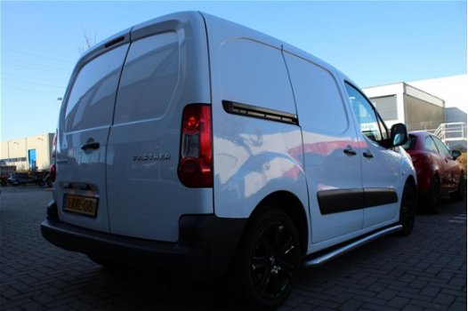 Peugeot Partner - 120 1.6 HDI L1 XT | 3zitter | Navi | Airco | Cruise control | DAB+ | Side/Bull bar - 1