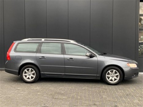 Volvo V70 - 2.0T 203pk Navigatie Ecc Cruise Stoelverwarming - 1